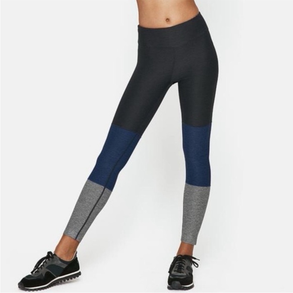 Outdoor Voices New Gradient Warmup Legging 
Charcoal/Navy/Graphite Medium M